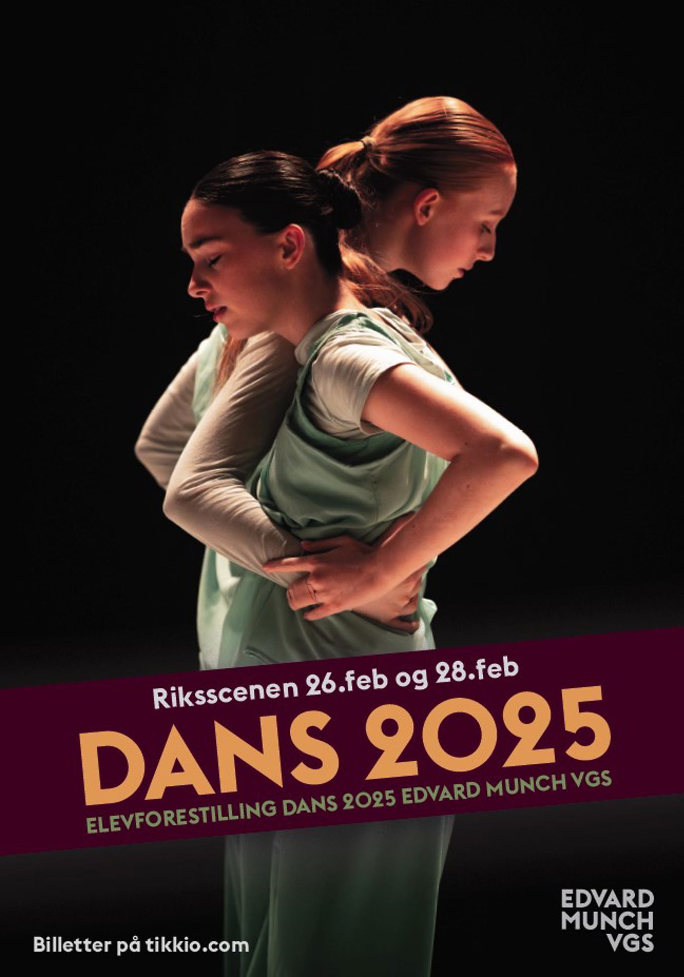 en person som holder en annen person en person som holder en annen person