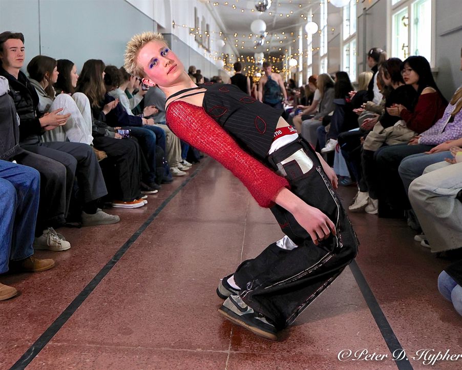 en person i et plagg