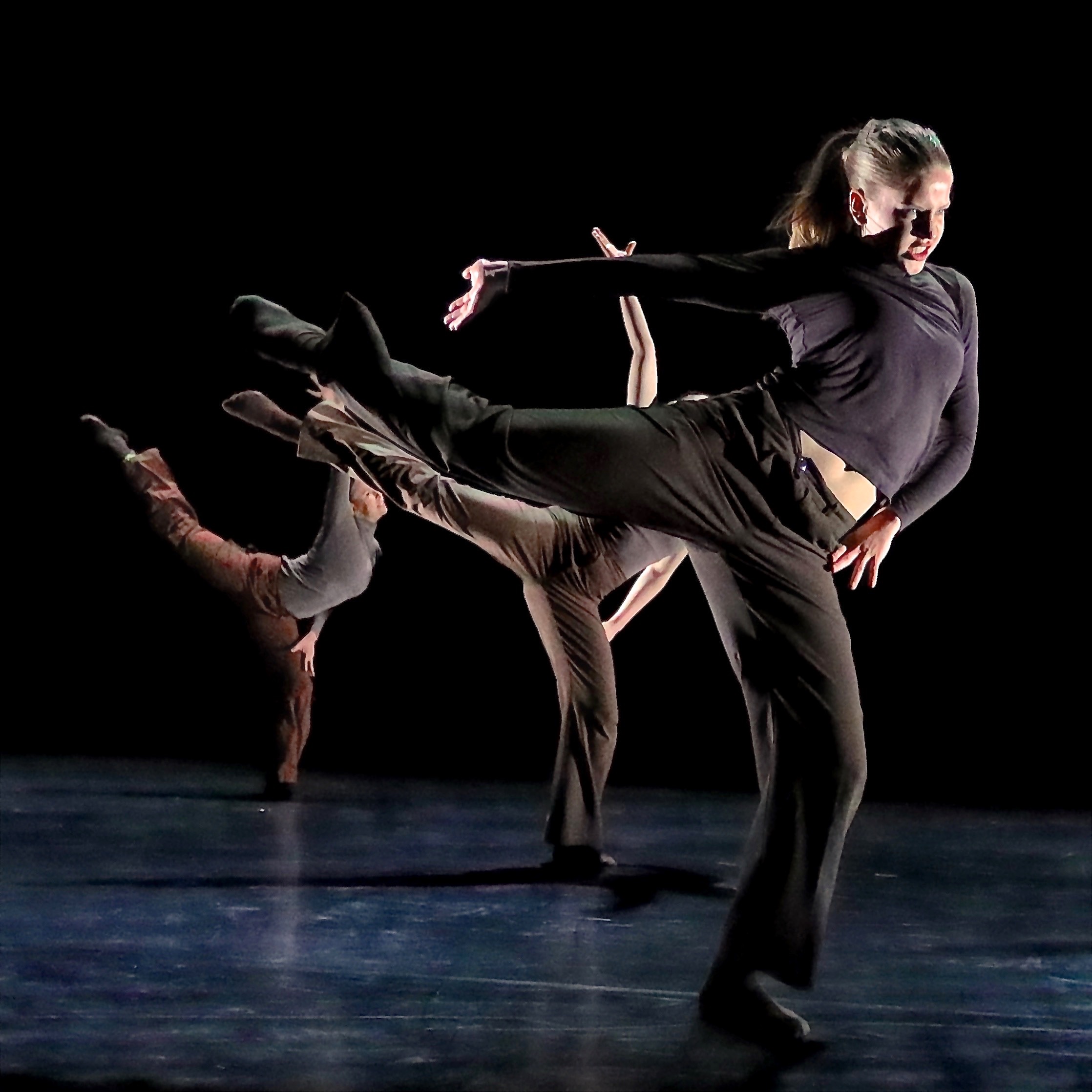 en person og person som danser