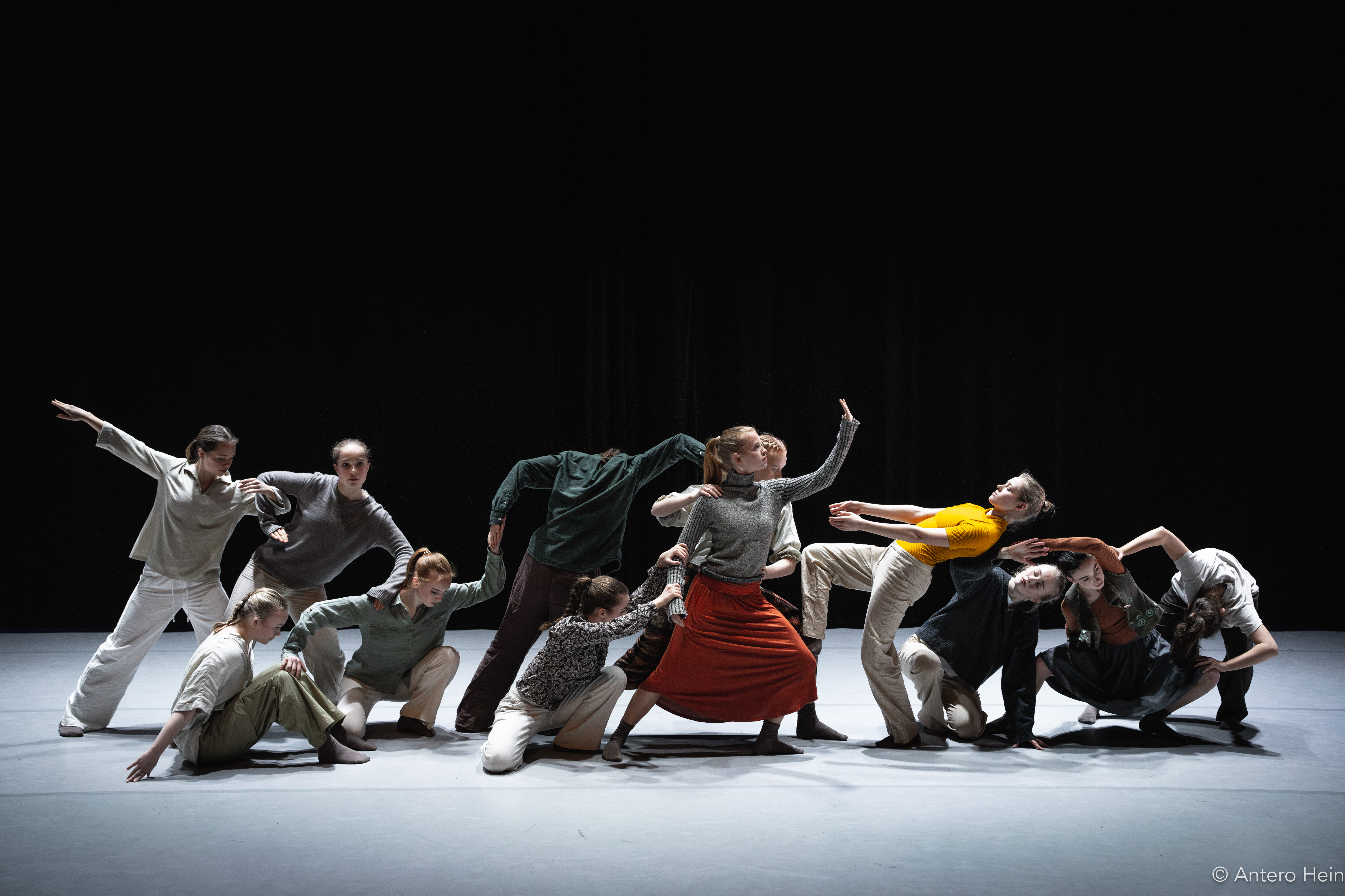 En gruppe mennesker som danser