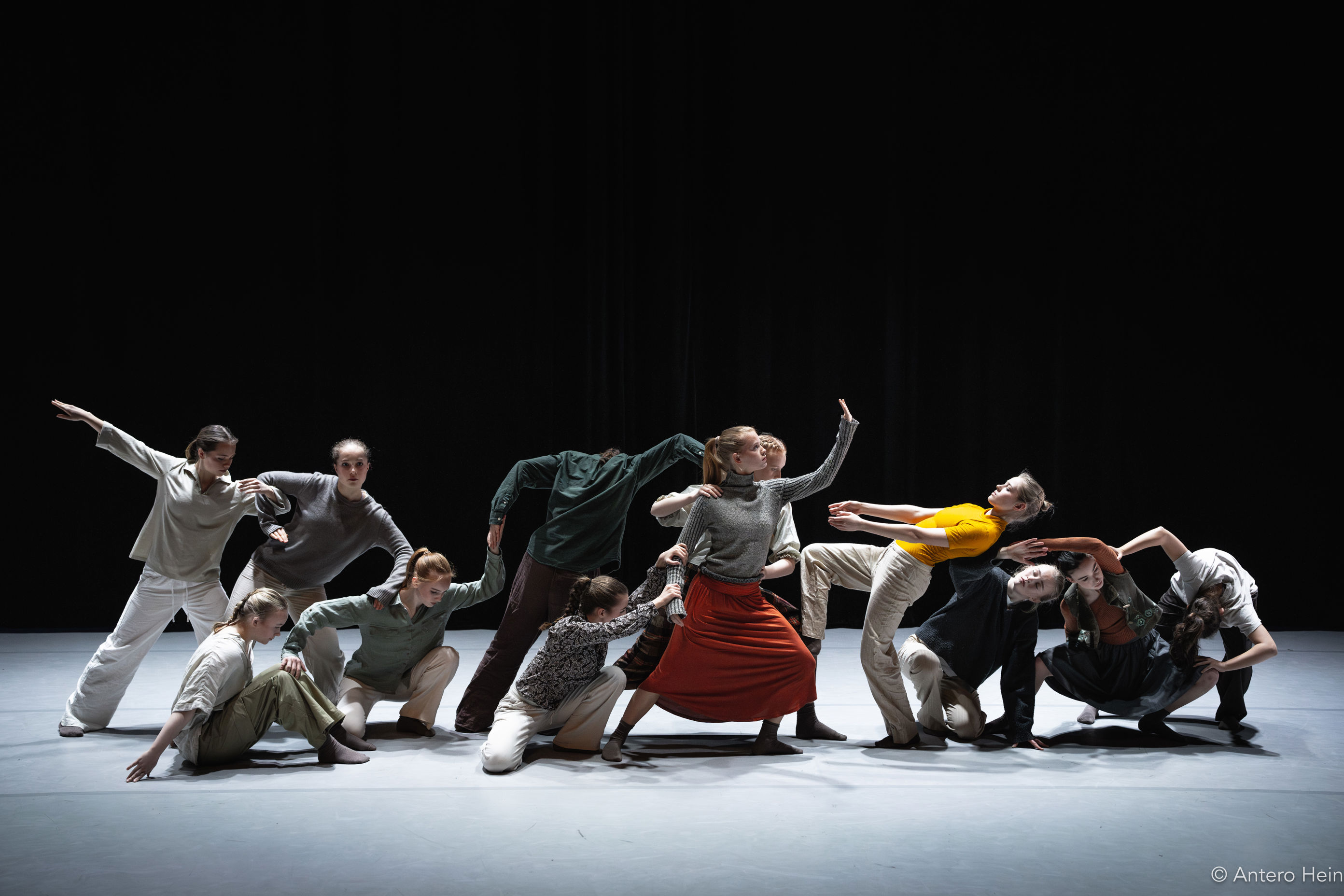 En gruppe mennesker som danser