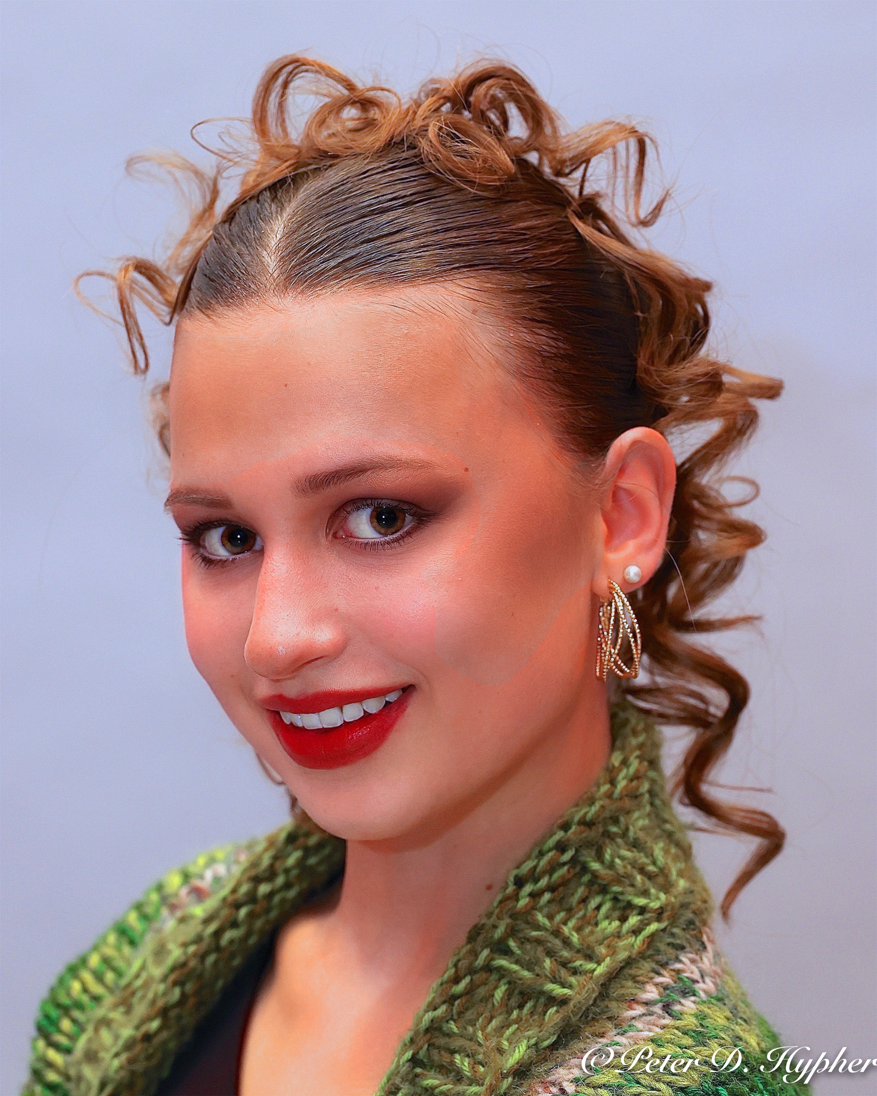 en person med flettet hår