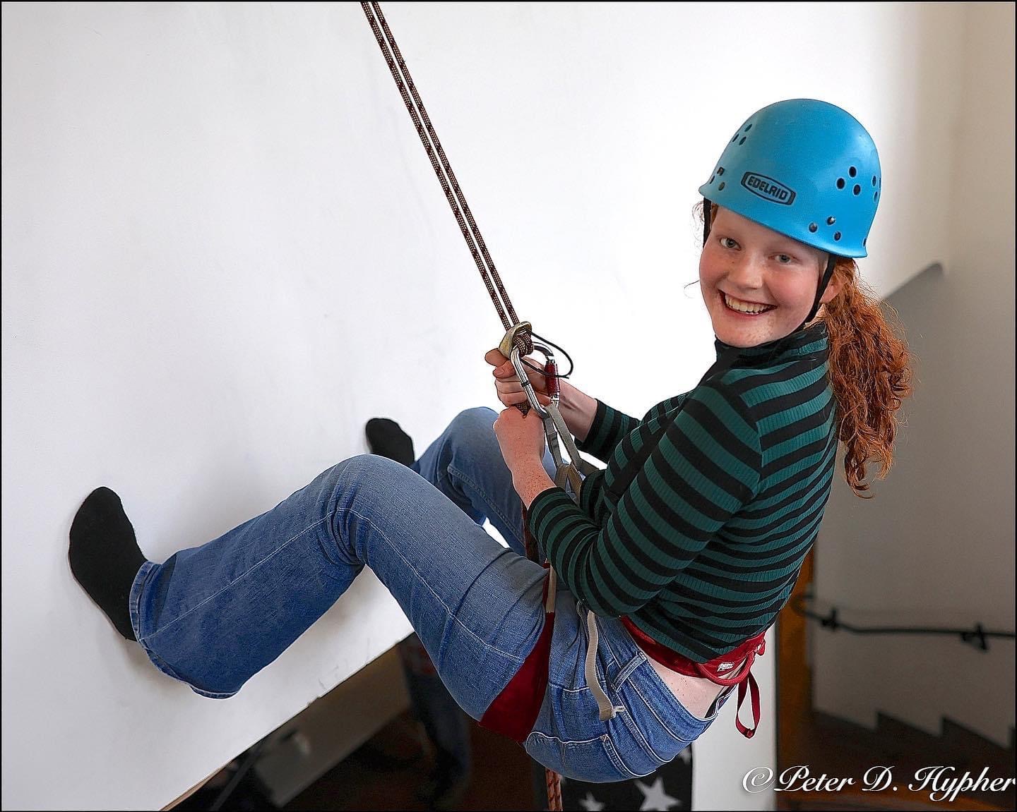 Elever rappellering i trapp