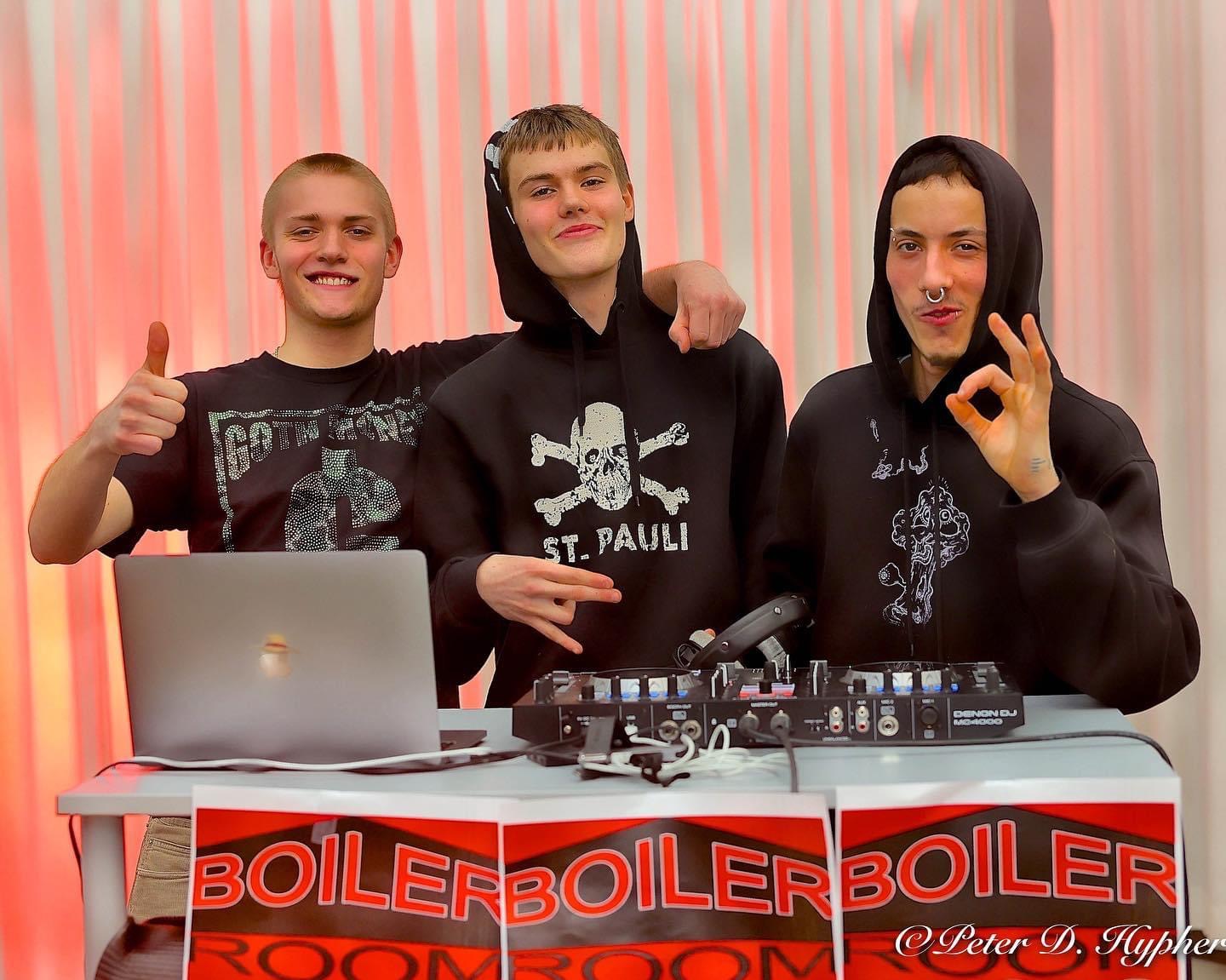 Guter med pc og mikser